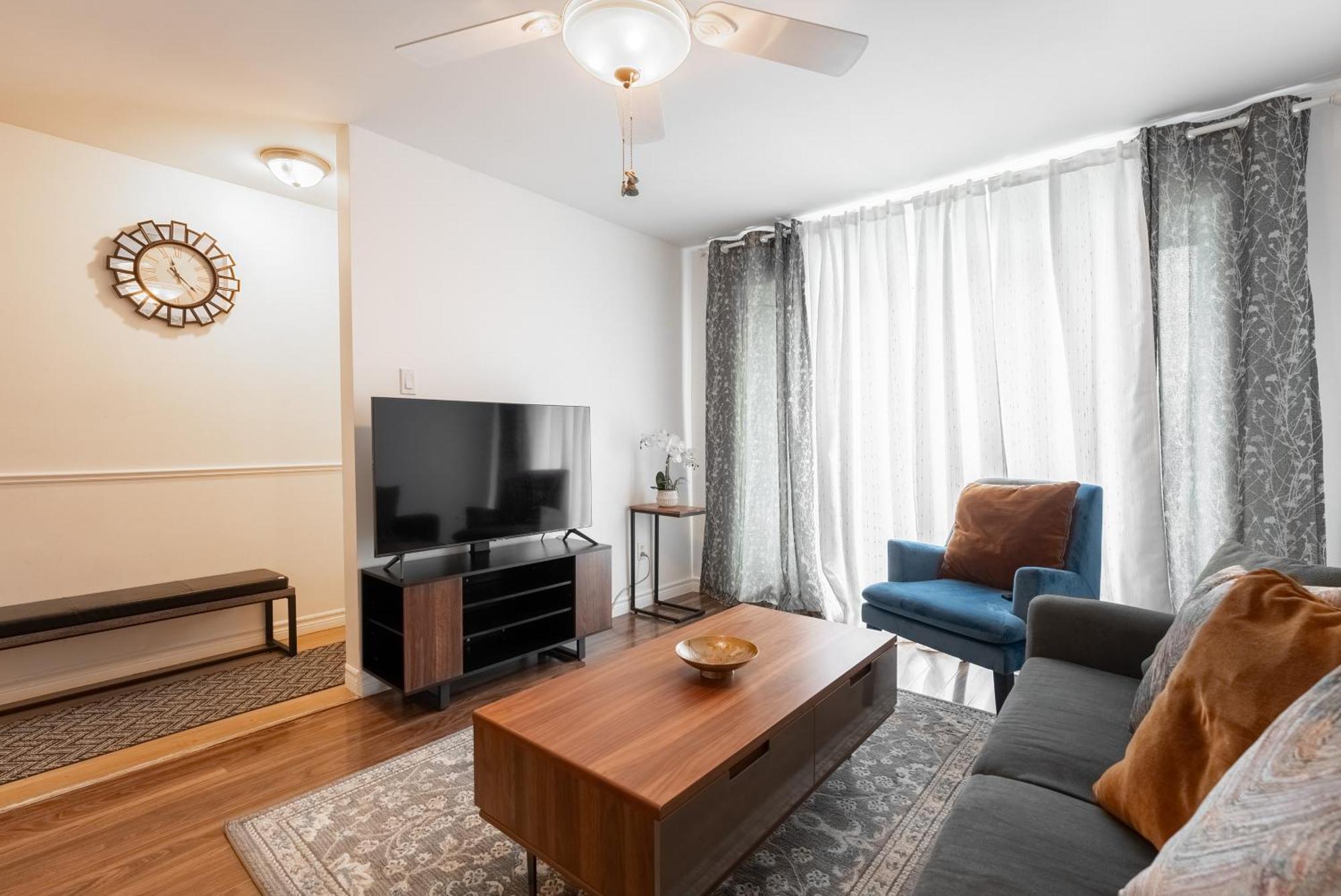 Comfortable Spacious House With Parking Броссар Экстерьер фото