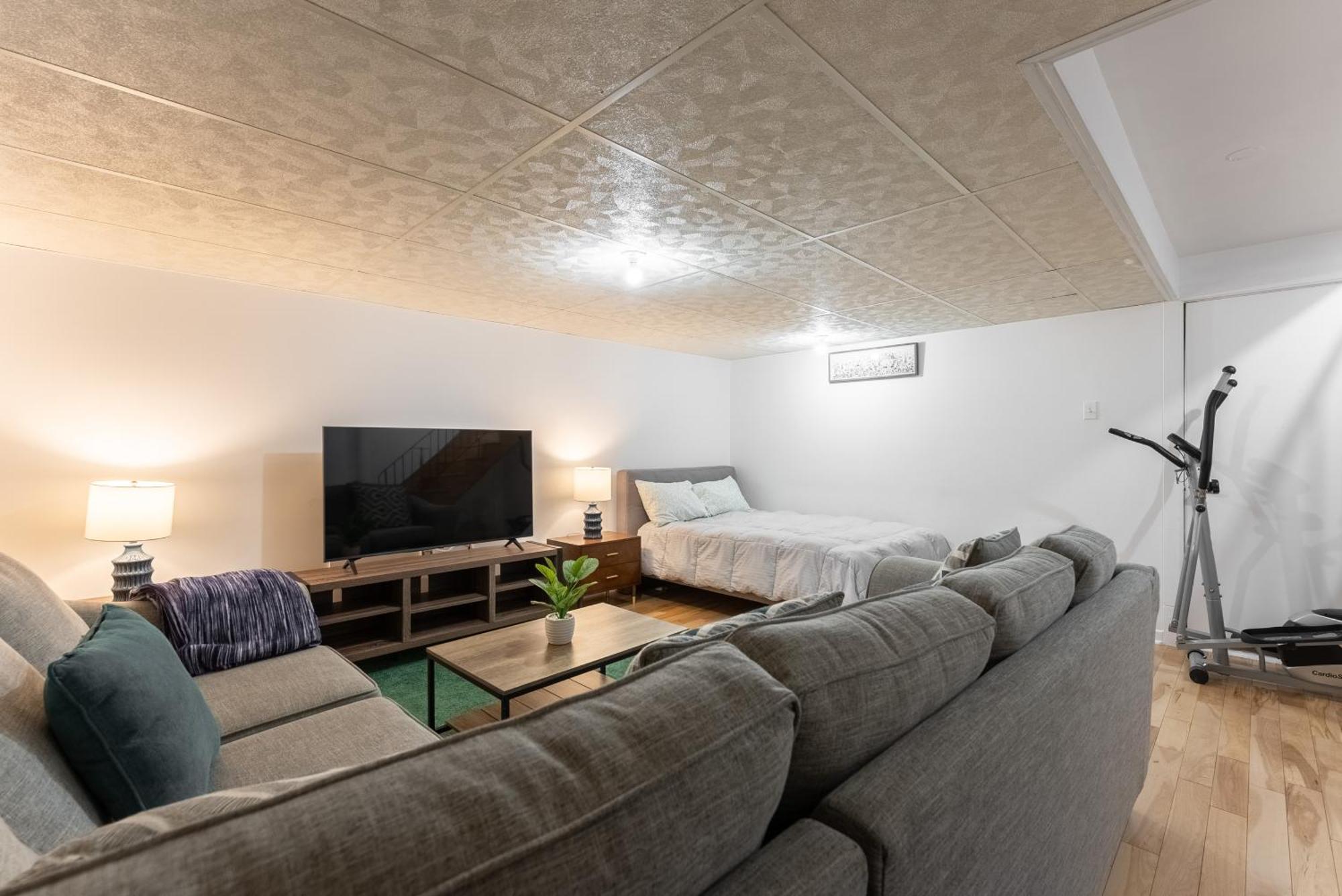 Comfortable Spacious House With Parking Броссар Экстерьер фото